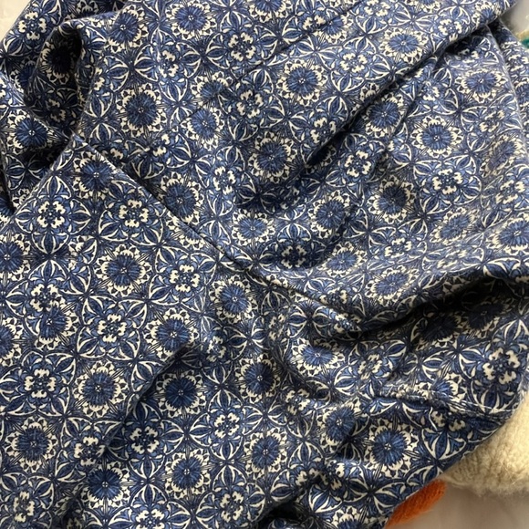 🌈 NWOT indigo geo print capri leggings Large - Picture 5 of 5